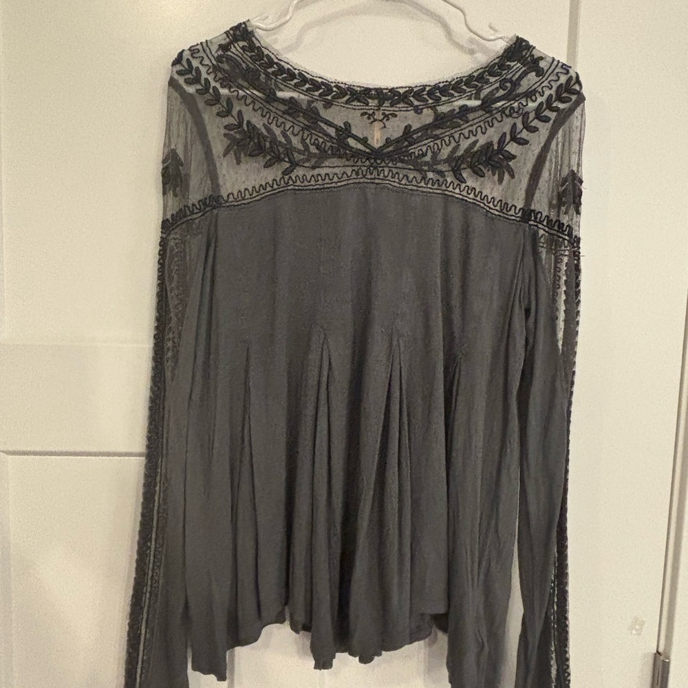 HIPPY LACE Y2K GATHERED TOP BABY DOLL BLOUSE
SIZE MED BLACK/GRAY DARK GRUNGE